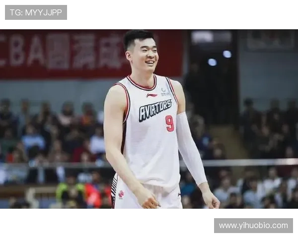 李慕豪：从篮球新星到职业生涯巅峰的成长之路与奋斗历程