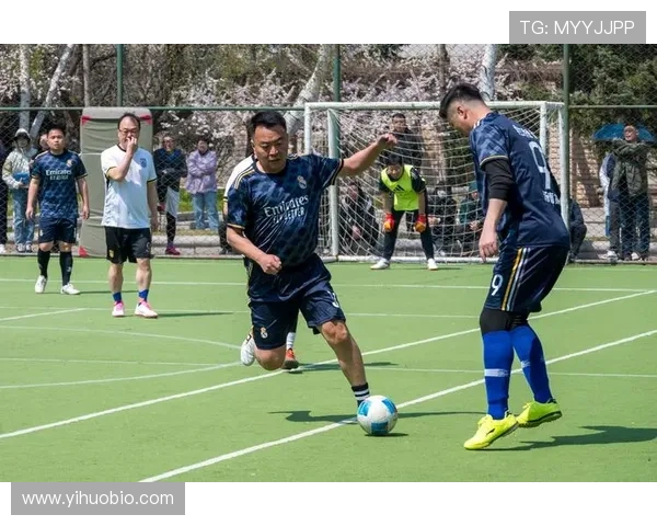 重庆足球队的速度之美：探寻快速进攻背后的战术与激情